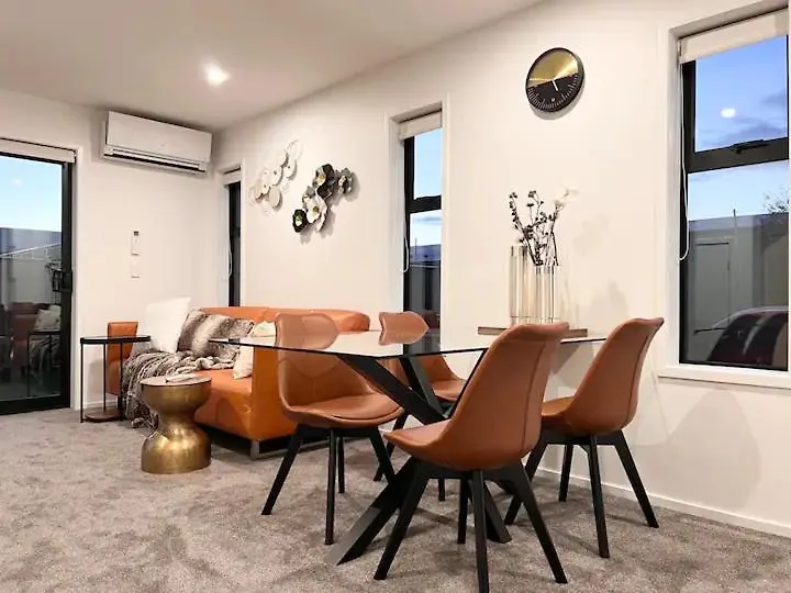 Апартаменты Christchurch Cbd Luxury Townhouse